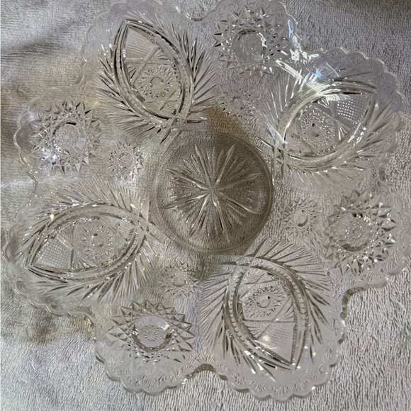 Elegant Crystal Cut Glass Bowl - Picture 6 of 13